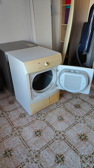 Secadora Zanussi 7kg condensación