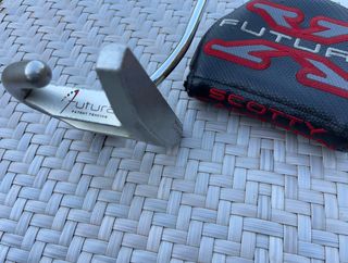 Putter Scotty Cameron Futura X Funda Head Cover

