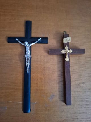 2 Crocifissi in legno: Inri