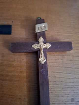 2 Crocifissi in legno: Inri