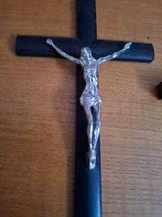 2 Crocifissi in legno: Inri