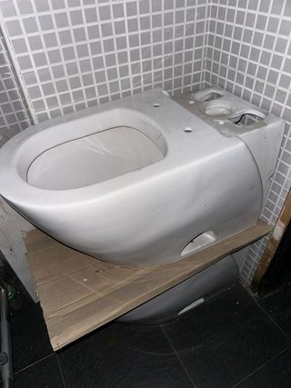 Dos lavabos de porcelana blanco