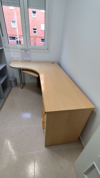 Mesa escritorio con cajonera