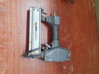 Clavadora neumática usada