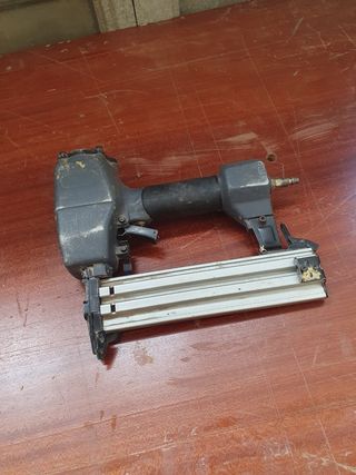 Clavadora neumática usada