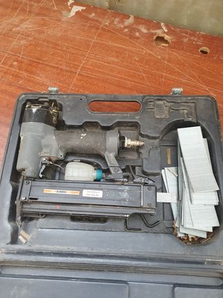 Clavadora neumática usada