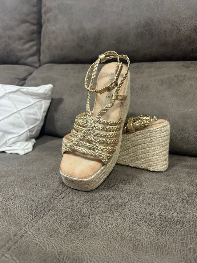 Cuñas doradas Trina's - 36