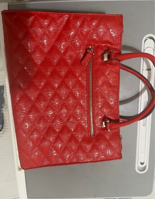 Borsa Guess a mano o a traccolla colore rosso
