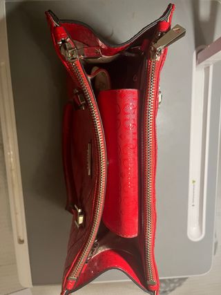 Borsa Guess a mano o a traccolla colore rosso