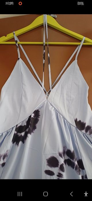 VESTIDO LARGO CON HOMBROS Y ESPALDA DESCUBIERTOS 