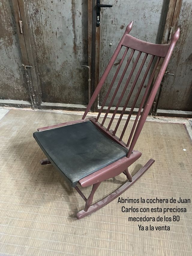 Cadeira de balanço castanha vintage