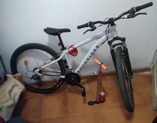 Bicicleta Rockrider  27.5 blanca con accesorios 
