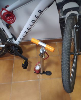 Bicicleta Rockrider  27.5 blanca con accesorios 