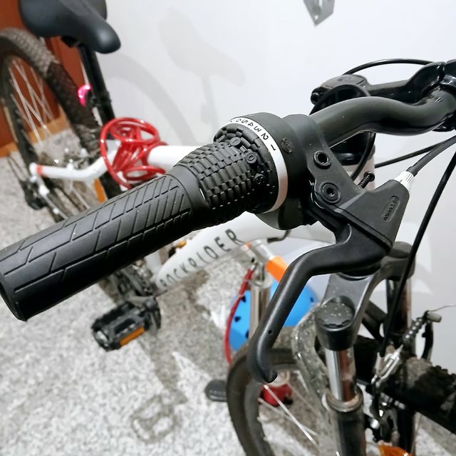 Bicicleta Rockrider  27.5 blanca con accesorios