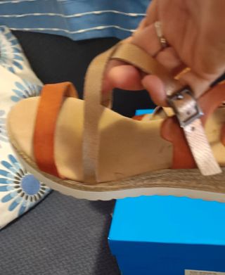 Sandalias Porronet doradas y marrón