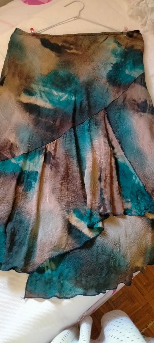 Falda drapeada, marrón y verde azulado