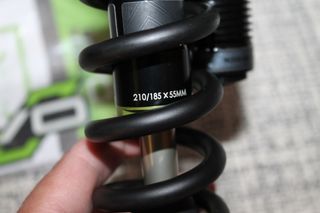 DVO JADE Coil 185x55 mm Muelle 550lbs Trunnion