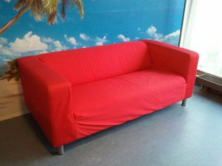 Funda Sofá 2 plazas Ikea modelo Klippan rojo.