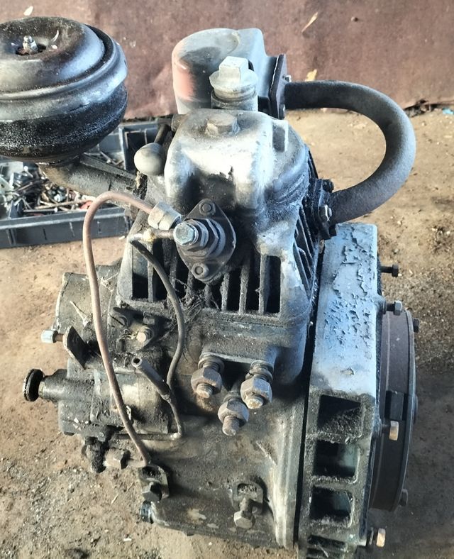 Motor diésel monocilíndrico usado