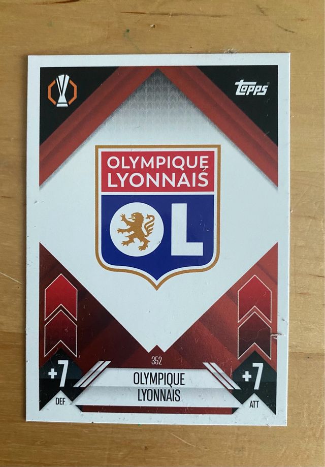 Escudo Olympique Lyon Topps Match Attax 24/25