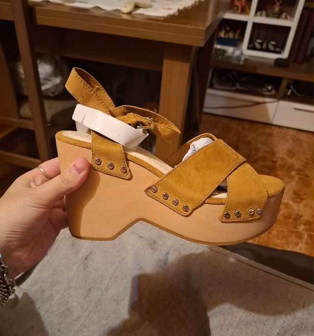 Cuñas Bershka color Camel - Talla 39