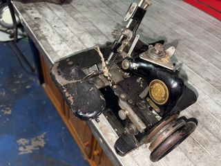 Máquina de coser overlock singer