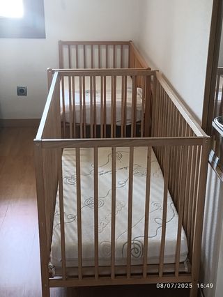 Cuna bebé madera, una por 30€ , las 2 por 55€