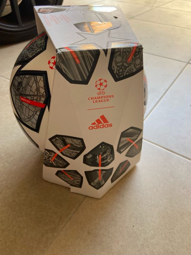 cajas de Balónes Champions League Adidas