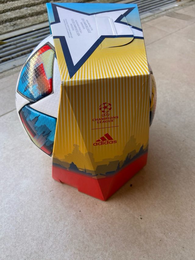 cajas de Balónes Champions League Adidas