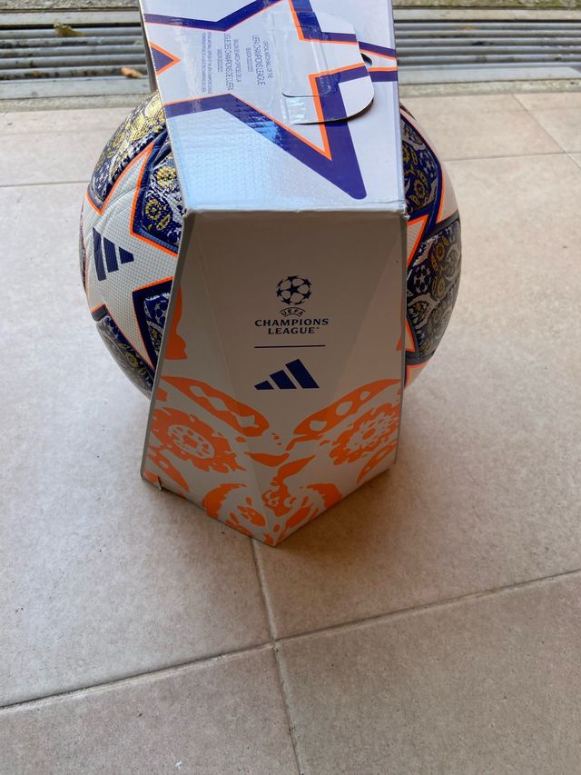 cajas de Balónes Champions League Adidas
