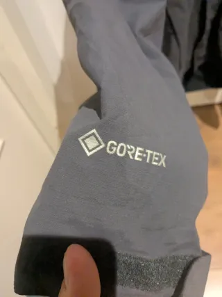 Chaqueta Berghaus HillwalkerGore-Tex gris