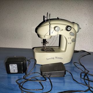 Lotto 2 mini macchine da cucire