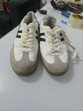 Zapatillas blancas y negras - Talla 39