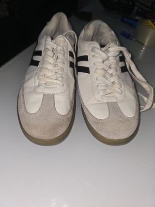 Zapatillas blancas y negras - Talla 39