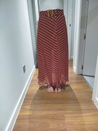 Falda midi lunares marrón