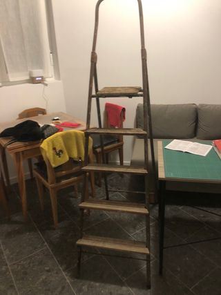 Escalera antigua hierro y madera