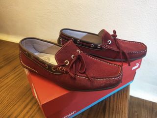 Zapatos náuticos rojos y marrones talla 41