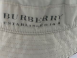 Gorro Burberry bebé beige