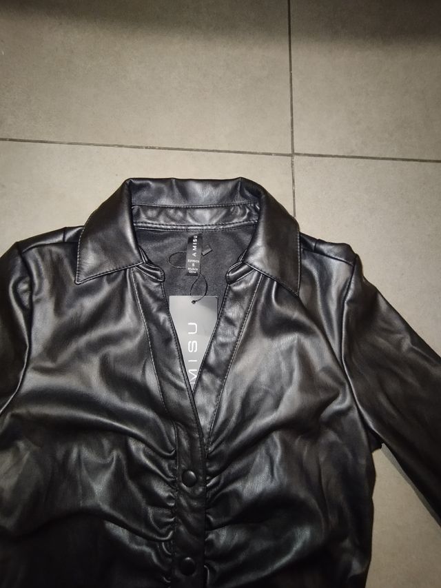 Jaketa nueva de piel, negra