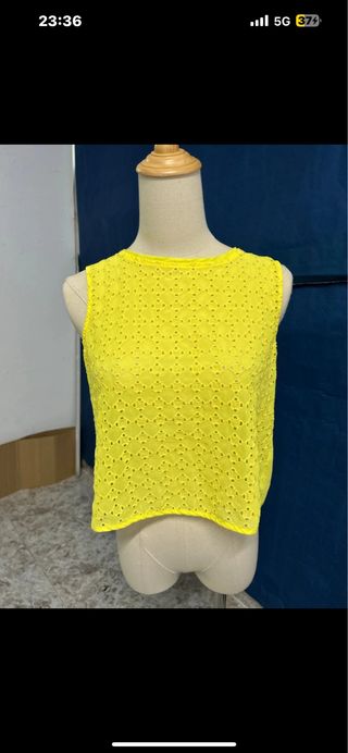 Blusa Amarilla Stradivarius T-S