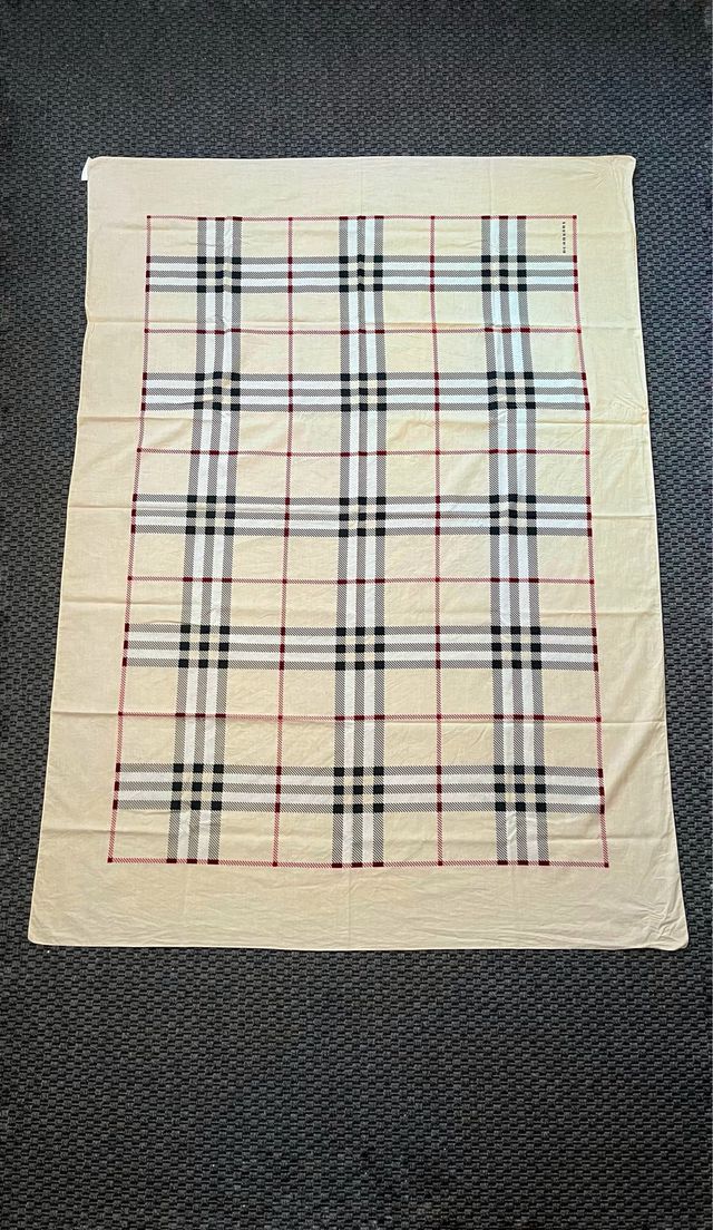 Pañuelo Burberry Beige y Rojo