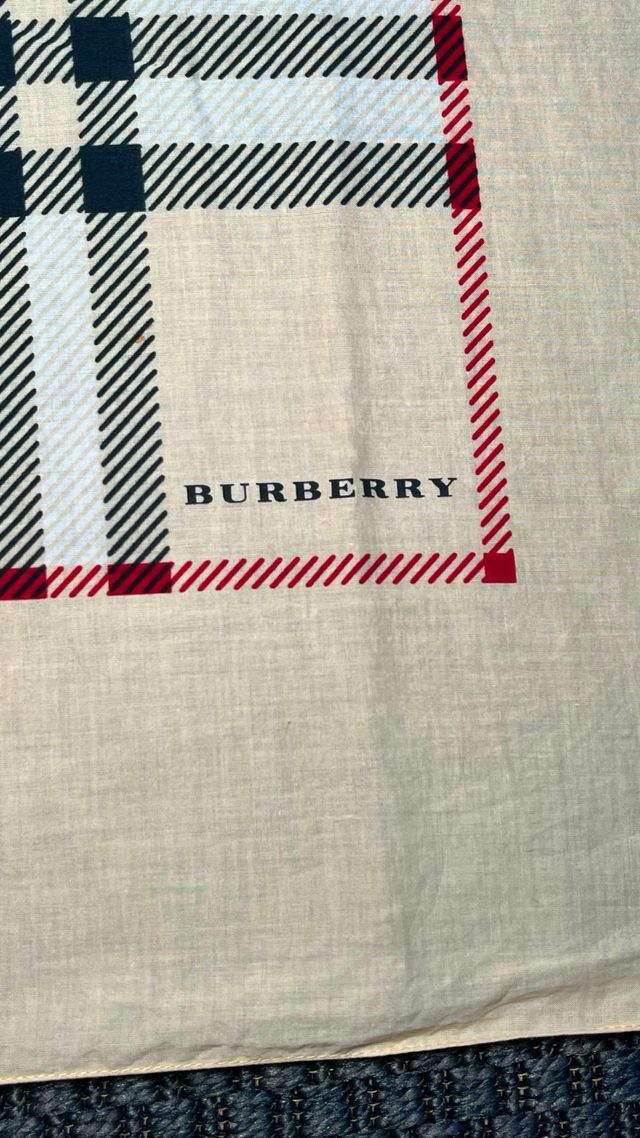 Pañuelo Burberry Beige y Rojo
