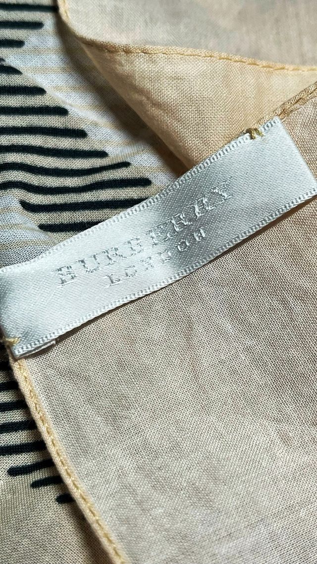 Pañuelo Burberry Beige y Rojo