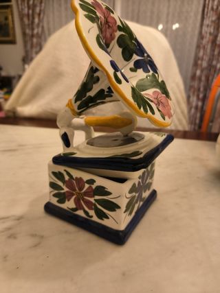 Gramófono cerámico de Talavera