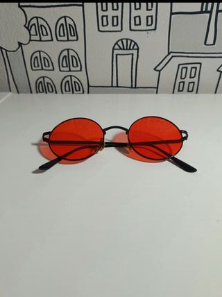 Occhiali da sole rotondi rossi
