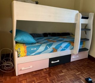 Litera infantil blanca y gris