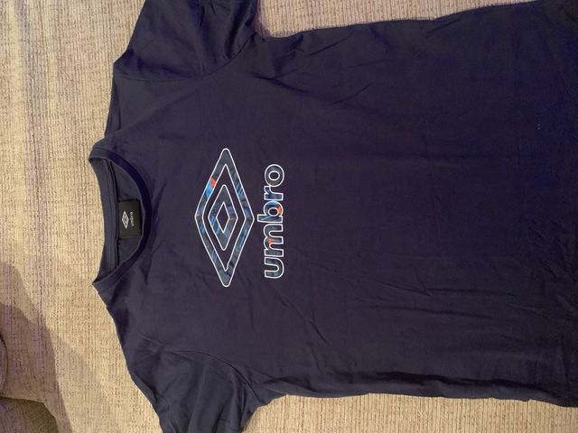 Pack de dos camisetas niño UMBRO y QUICKSILVER