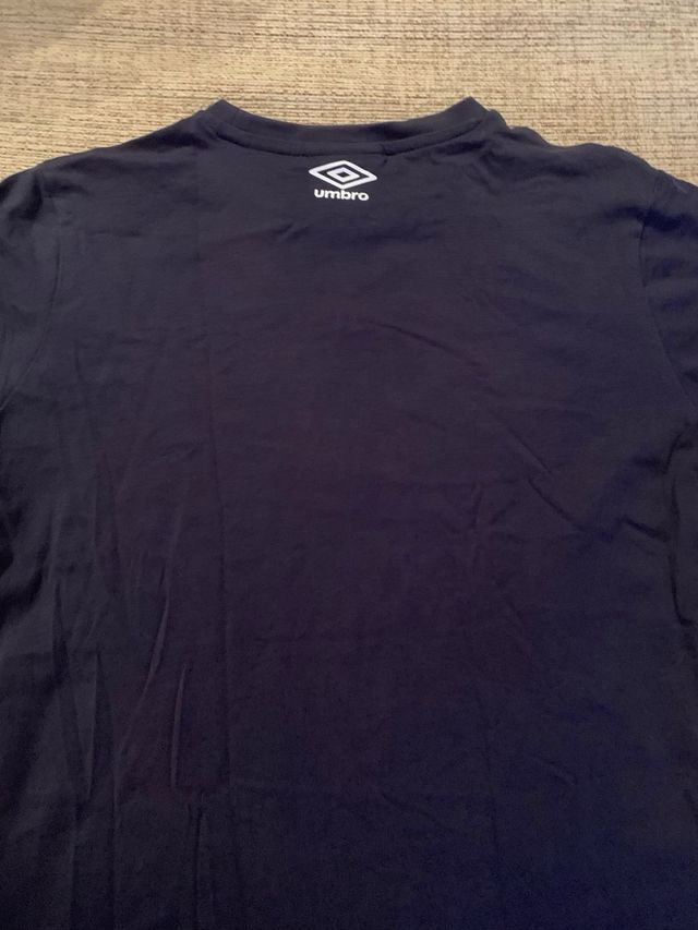 Pack de dos camisetas niño UMBRO y QUICKSILVER