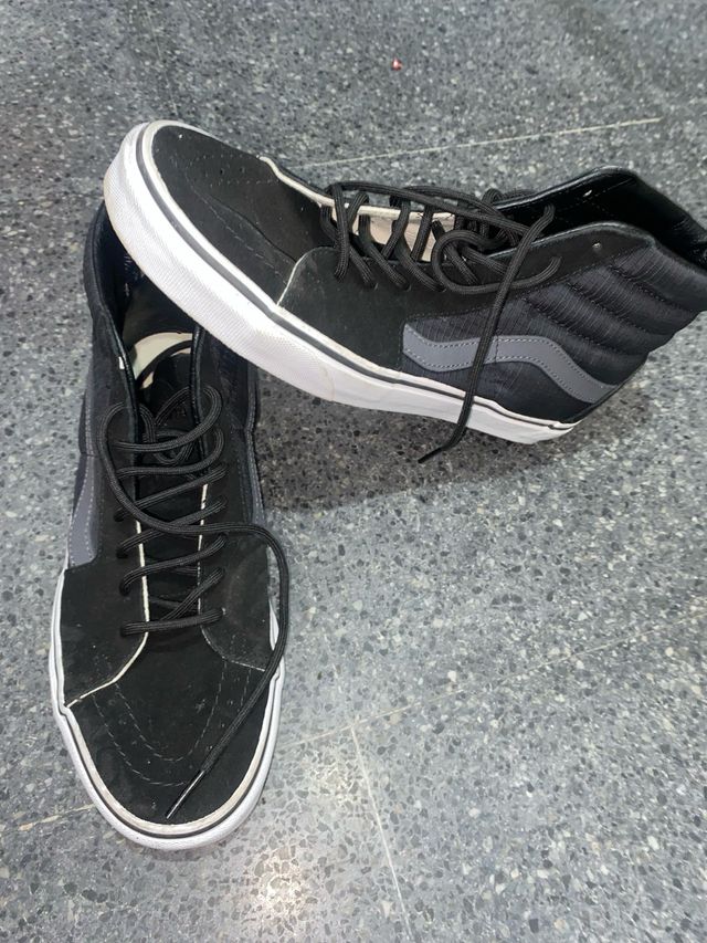 Vans Sk8-Hi: zapatillas negras y grises