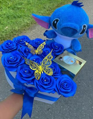 Caja corazón 💙 Stitch + Rosas